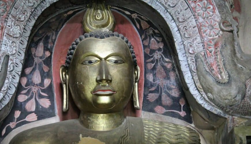 Buddha Statue Gadaladeniya Temple