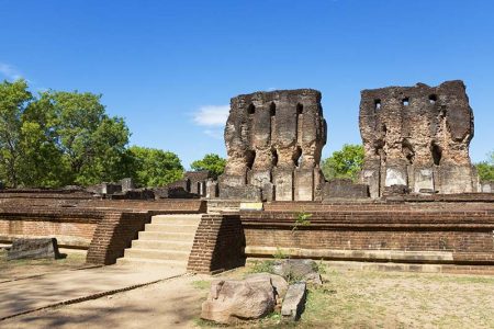 Royal Palace king Parakramahabu guided tour of the Ancient City of Polonnaruwa