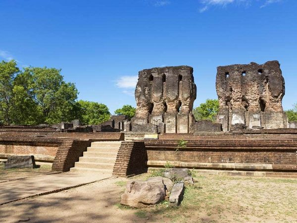 Royal Palace king Parakramahabu guided tour of the Ancient City of Polonnaruwa